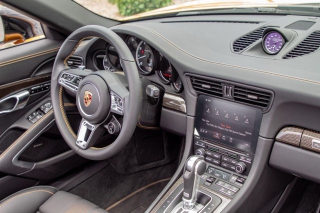 Nội thất sang trọng và đẳng cấp. Ảnh: Carscoops