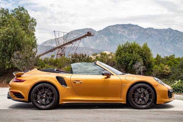 Mẫu 911 Turbo S Cabriolet Exclusive Series mui trần của hãng Porsche. Ảnh: Carscoops