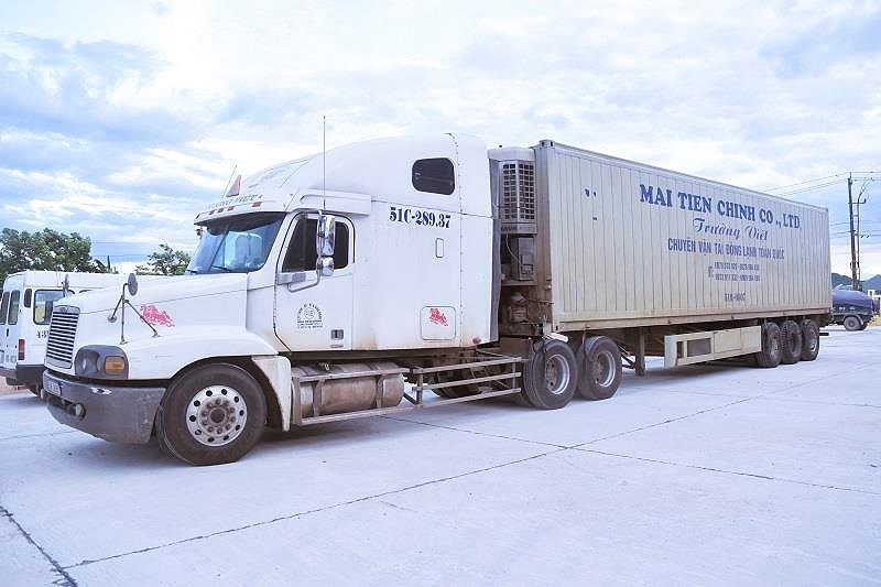 Xe đầu kéo do tài xế Việt điều khiển. Ảnh: CA cung cấp.