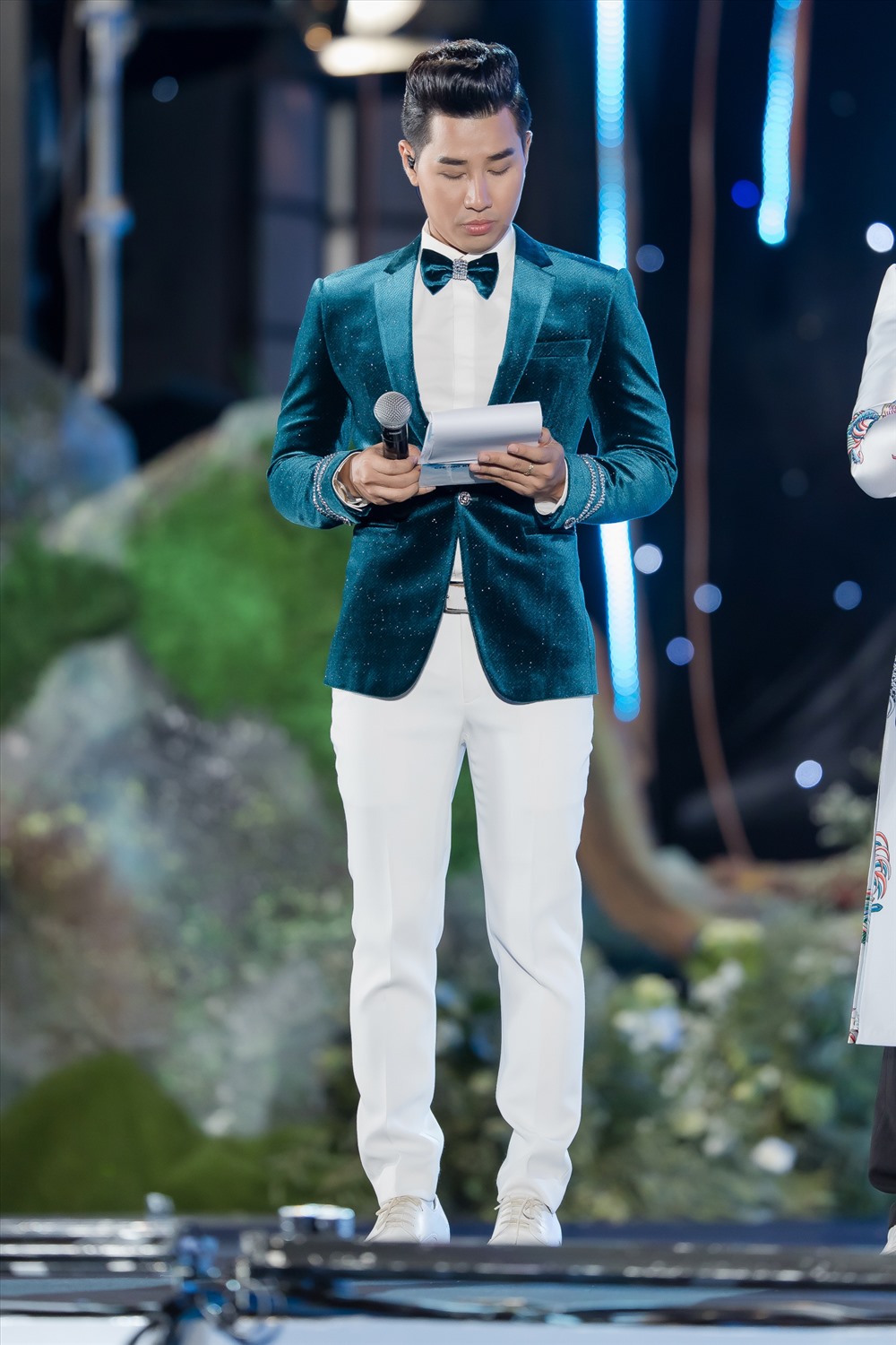 Nguyên Khang là một trong những MC dẫn chương trình “Miss World Vietnam 2019“. Ảnh: NVCC.