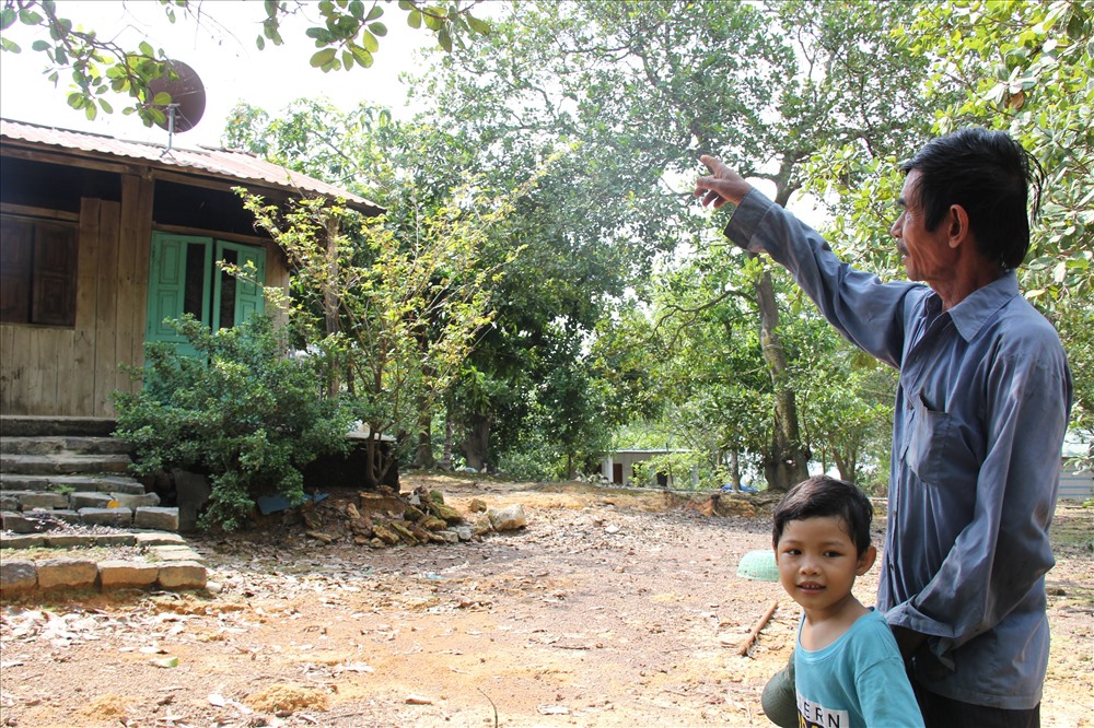 Năm 2015, gia đình ông Long đã lắp được 5 tấm pin năng lượng mặt trời trên mái nhà đáp ứng đủ nhu cầu điện cho sinh hoạt trong gia đình.