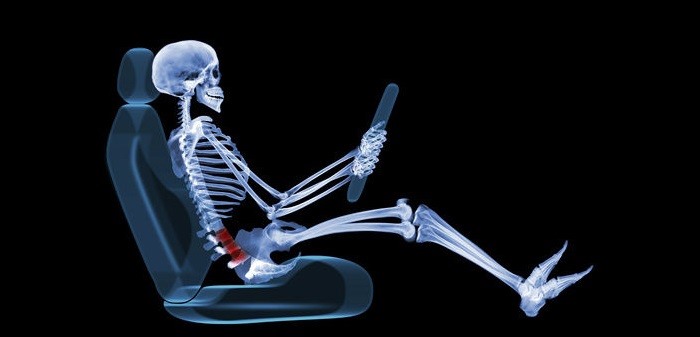 Ngôi lâu sau vô lăng sẽ khiến cho bạn có nguy cơ mắc bệnh trĩ. Ảnh: ST