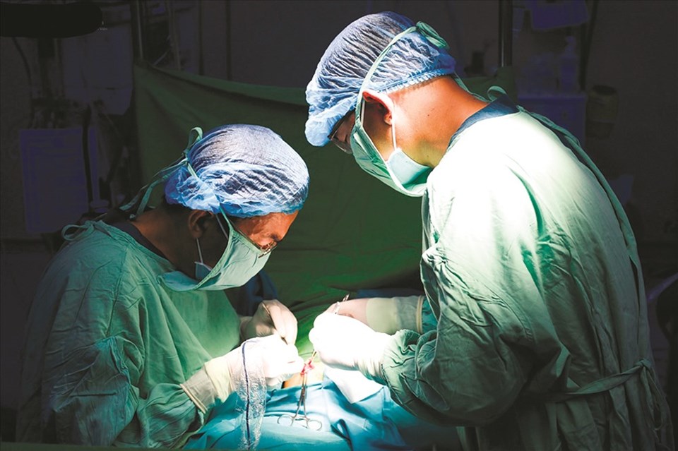 Trẻ bị tắc tá tràng nếu không được phát hiện và xử lý kịp thời có thể dẫn đến tử vong. Ảnh: Kim Đồng Trẻ bị tắc tá tràng nếu không được phát hiện và xử lý kịp thời có thể dẫn đến tử vong. Ảnh: Kim Đồng