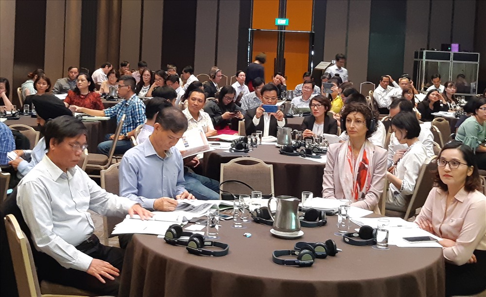 Các đại biều tham gia đối thoại. Ảnh Nam Dương