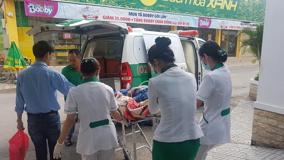 Các bác sĩ cấp cứu kịp thời cho một bệnh nhân bị vỡ thai ngoài tử cung