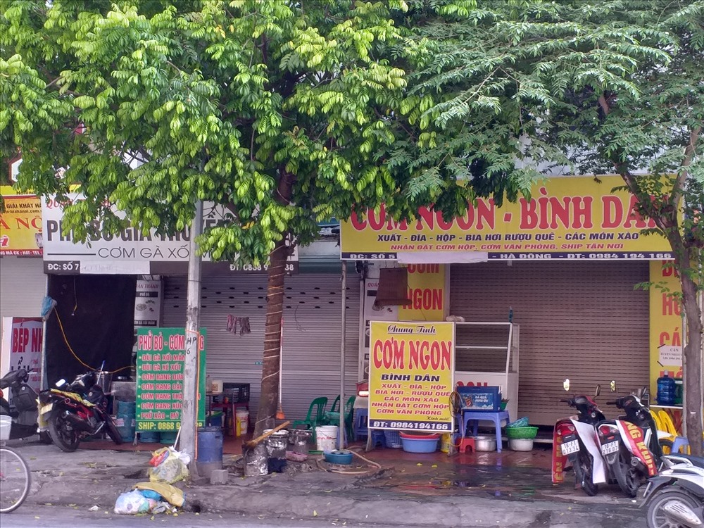 Biển hiệu ghi tên đường Huyndai đã được dán lấp đi.