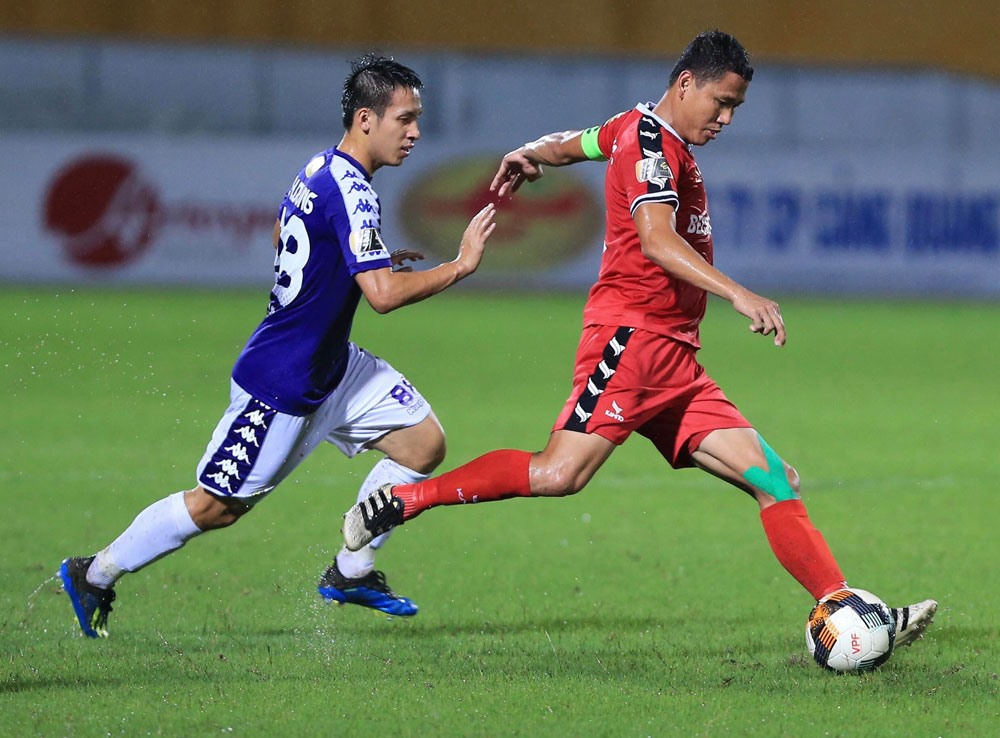 Anh Đức (phải) là thủ lĩnh của Bình Dương. Ảnh: VPF