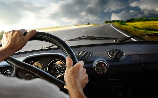 Giữ điều tay lái, tăng, giảm ga trong những lúc cần thiết là một trong những cách hữu hiệu nhất để bạn bảo vệ chiếc xe của mình. Ảnh: ST