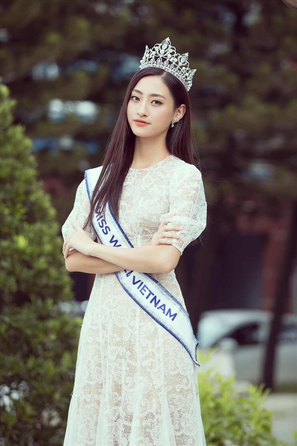 Hoa hậu Lương thuỳ Linh luôn rạng rỡ trong những buổi giao lưu cùng người hâm mộ mặc dù lịch trình bận rộn. Ảnh: Viết Quý.