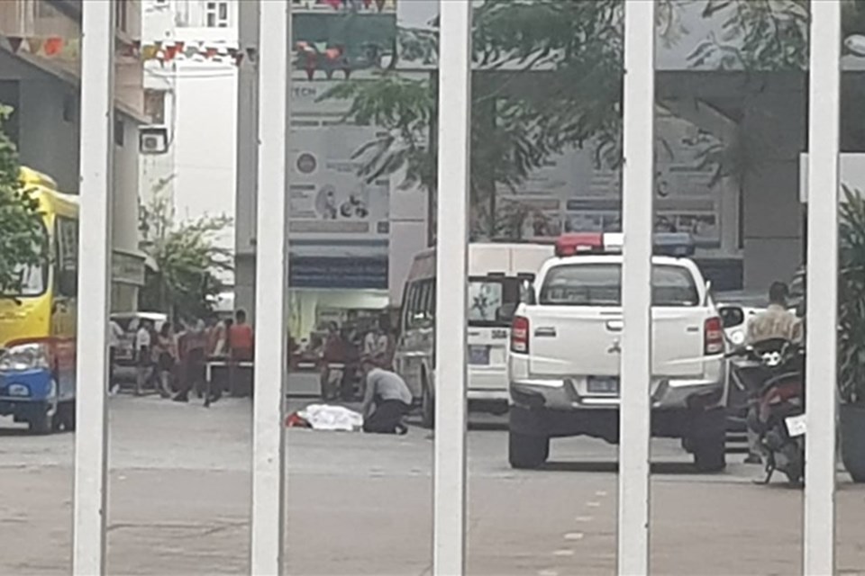 Nam sinh tử vong trong sân trường đại học ở TPHCM Nam sinh tử vong trong sân trường đại học ở TPHCM