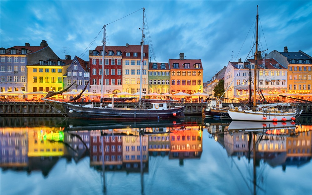 Những ngôi nhà nhiều màu sắc là một trong những điểm độc đáo và đẹp lạ tại Copenhagen. Ảnh: T. L.