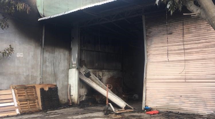 Vụ hỏa hoạn lan sang kho chứa hàng hóa gây thiệt hại lớn về tài sản.