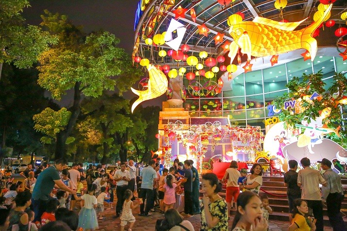 Chúng ta đôi khi cuốn mình vào vòng xoáy của thời hiện đại, nhưng trong một phút giây nào đó, Trung thu vẫn là miền hạnh phúc miên man vô tận trong sâu thẳm tâm hồn mỗi con người.