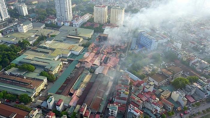 Công ty Cổ phần bóng đèn phích nước Rạng Đông (Cty Rạng Đông) trước đây là doanh nghiệp 100% vốn nhà nước. Sau cổ phần hóa, bán hết vốn, Rạng Đông trở thành công ty cổ phần do tư nhân nắm giữ từ năm 2015.