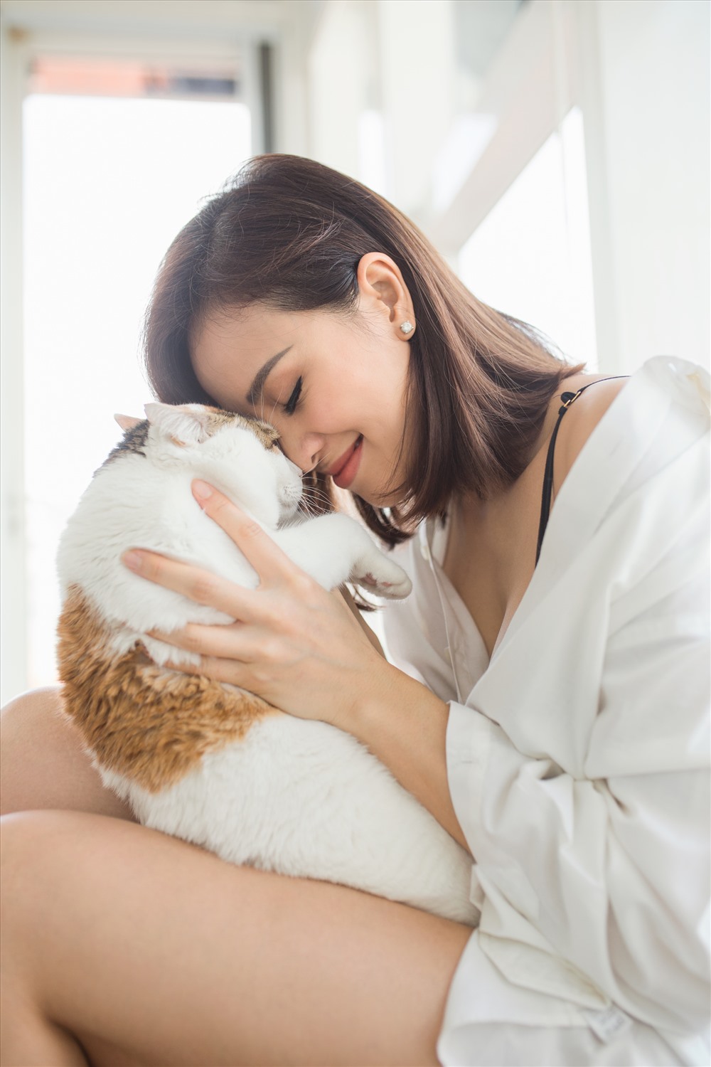 Cô cho biết, bản thân may mắn khi nhận được sự quan tâm, chăm sóc từ ông xã và bố mẹ 2 bên.