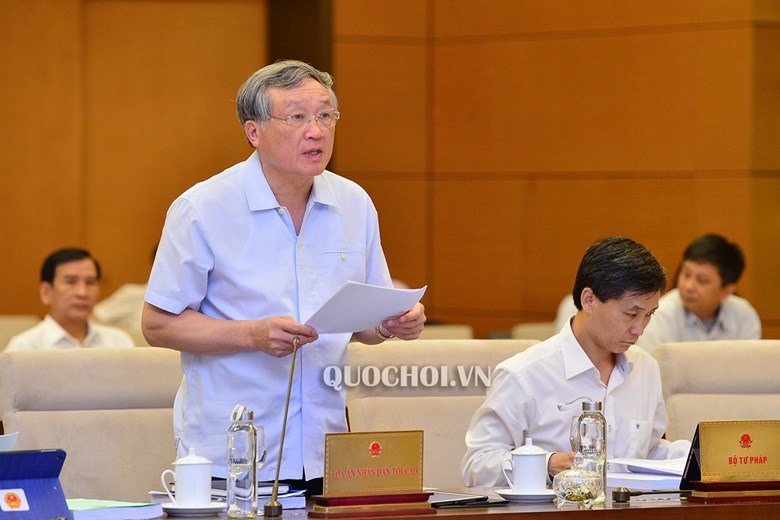 Chánh án Tòa án nhân dân tối cao Nguyễn Hòa Bình trình bày tờ trình. Ảnh Quochoi.vn