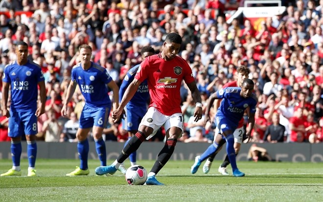 ashford đã ghi bàn trên chấm 11m, giúp MU thắng nhọn nhằn Leicester để chen chân vào top 4 trên BXH Ngoại hạng Anh.