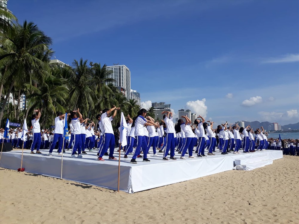 Không khí bãi biển Trần Phú, Nha Trang (Khánh Hòa) hừng hực cổ vũ cho Hải Đăng. Ảnh: PV