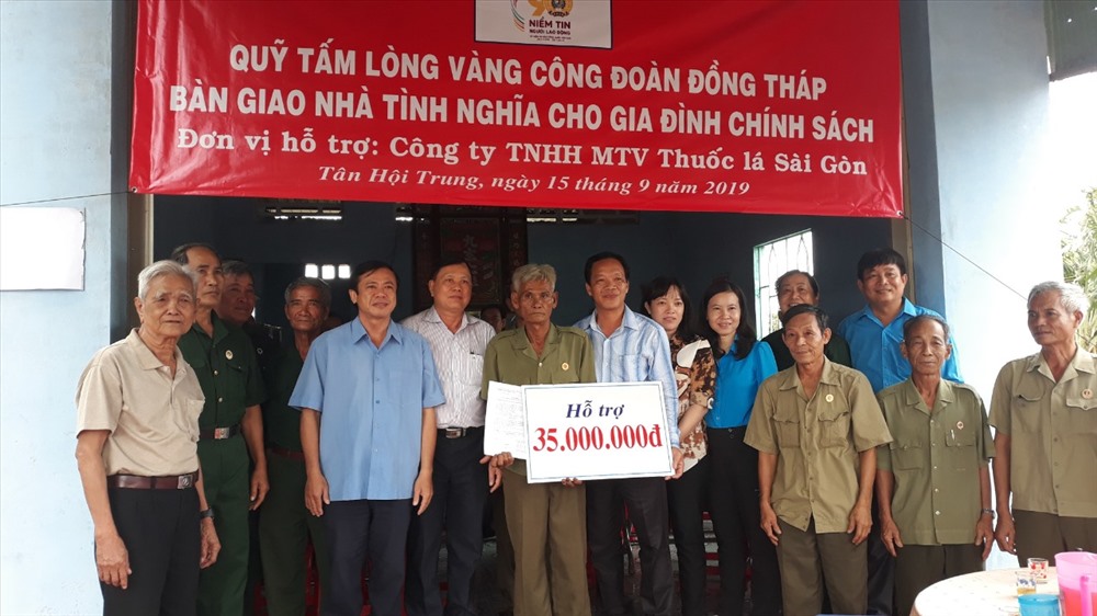 Quang cảnh buổi lễ trao nhà