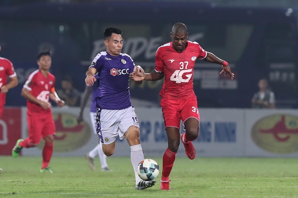 Trận derby thủ đô đã diễn ra với cuộc rượt đuổi tỉ số. Ả: Sơn Tùng