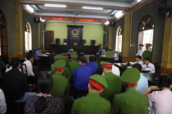 bị xét xử về tội Lợi dụng chức vụ quyền hạn trong thi hành công vụ, theo khoản 1 điều 356 Bộ luật Hình sự 2015 với khung hình phạt từ cải tạo không giam giữ đến 5 năm tù.
