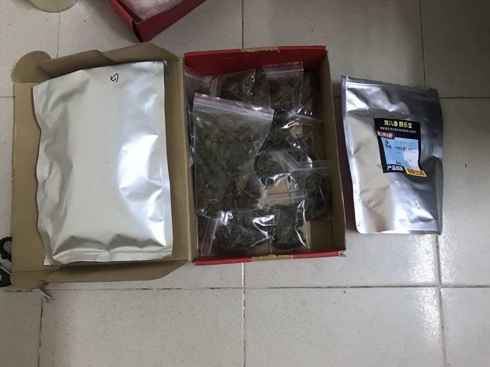 Tang vật Bộ đội biên phòng thu của các đối tượng. ảnh: Văn Đạo