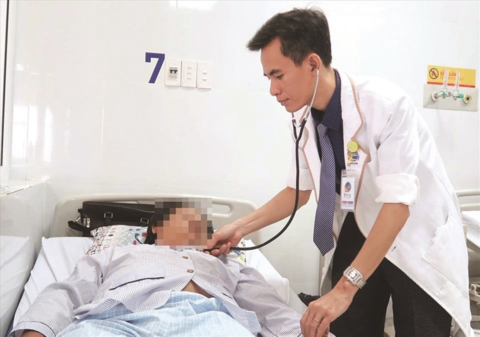 Bệnh nhân T. bị sốc phản vệ do ăn con đuông dừa. Ảnh: bệnh viện cung cấp Bệnh nhân T. bị sốc phản vệ do ăn con đuông dừa. Ảnh: bệnh viện cung cấp