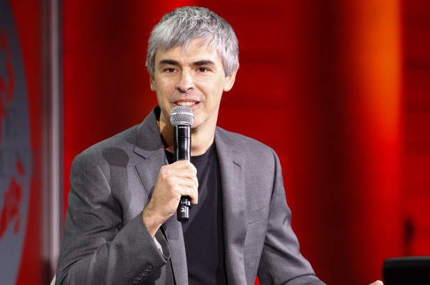 Larry Page là nhà đồng sáng lập Google cùng Sergey Brin - bạn học tiến sĩ tại Đại học Stanford. Ông và giữ chức CEO đầu tiên của Google cho đến năm 2001. Năm 2011, ông quay lại làm CEO của Google và 4 năm sau chuyển sang đảm nhiệm vị trí CEO của Alphabet, công ty mẹ của Google. Ảnh: Getty Images.