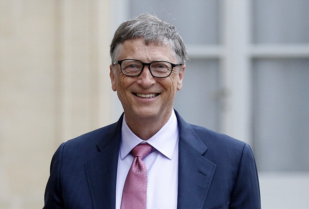 Đồng sáng lập Microsoft Bill Gates vẫn đang trụ vững ở vị trí số 2. Sau khi rời khỏi vị trí điều hành của Microsoft, Bill Gates cùng vợ - bà Melinda Gates - tập trung điều hành quỹ từ thiện tư nhân lớn nhất thế giới Bill and Melinda Gates Foundation. Theo Forbes, Bill Gates đã quyên tặng 35,8 tỉ USD cổ phiếu Microsoft cho tổ chức từ thiện “Quỹ Gates“. Ảnh: CNBC