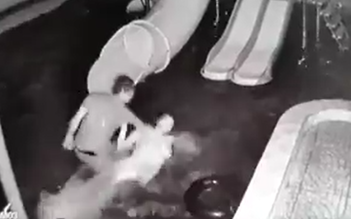Ông L bóp cổ vợ dìm xuống bể bơi trong nhà.