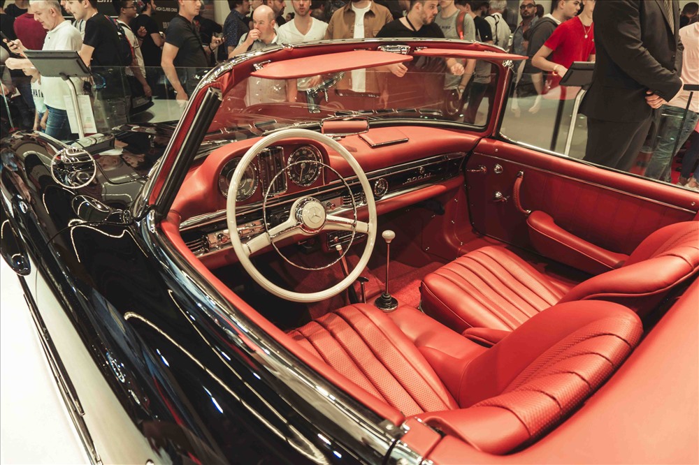 Chiếc xe Mercedes classic được độ lại có giá 1,9 triệu eur.