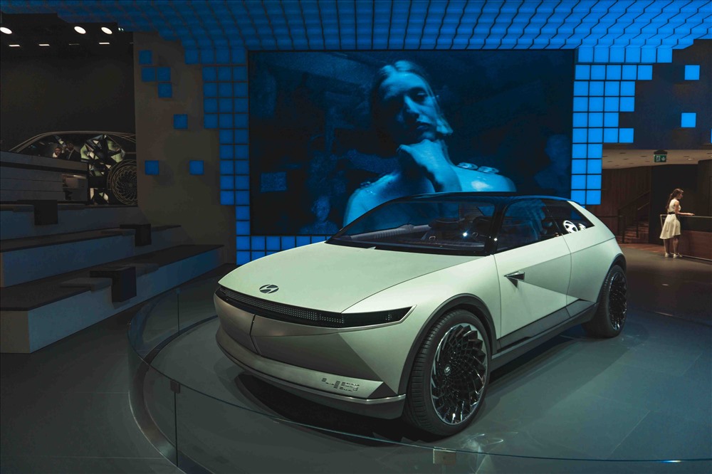 Hyundai Motor 45 EV Concept. Đặc điểm chung của các hãng xe tham dự triển lãm lần này đó là đều ra mắt concept xe điện.