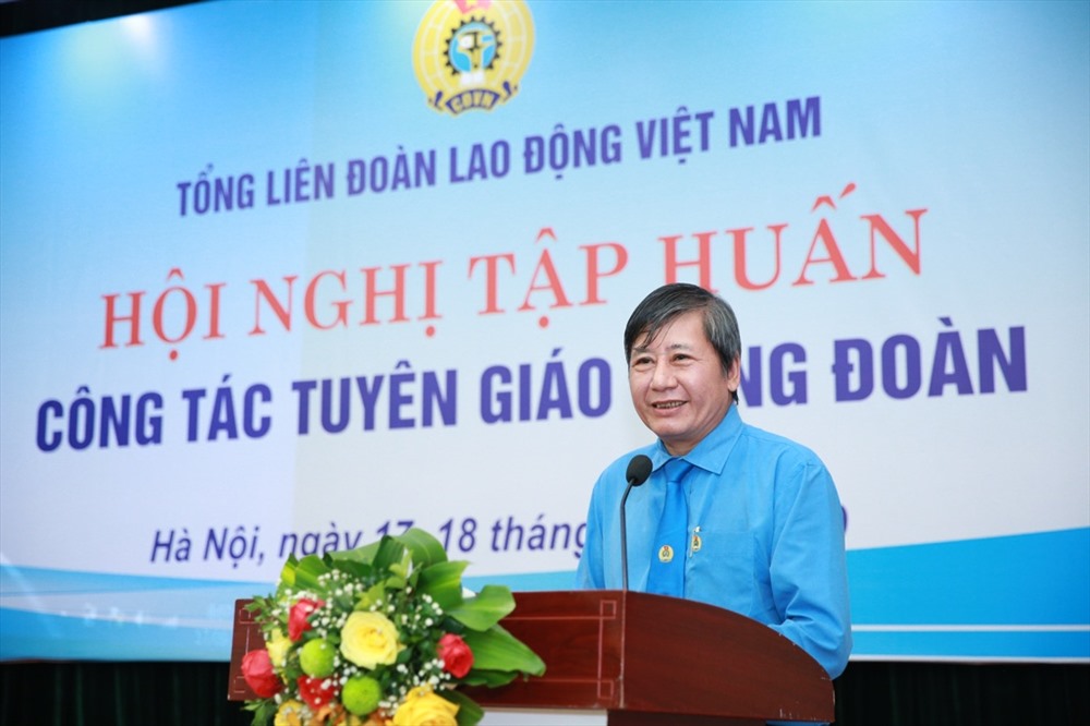 Phó Chủ tịch Thường trực tổng LĐLĐVN Trần Thanh Hải phát biểu tại lớp tập huấn. Ảnh: Hải Nguyễn