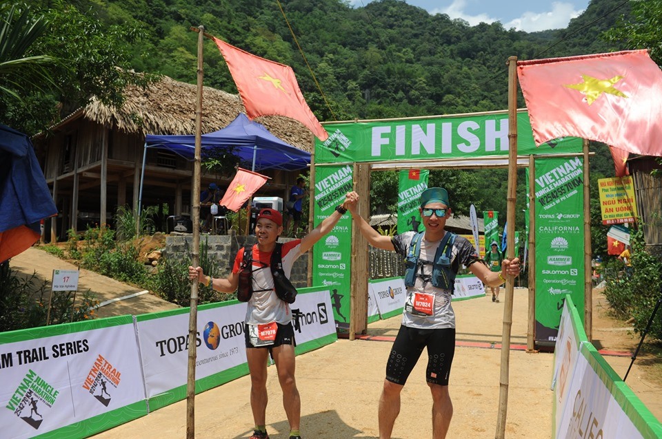 Hai Á quân giải Vietnam Jungle Marathon Nguyễn Tiến Hùng (trái) và Nguyễn Đức Quang (phải) sẽ đối đầu với nhau tại Sa Pa ở cự ly 100km.