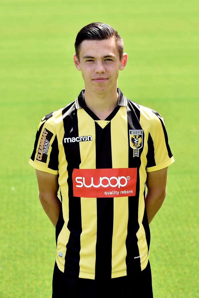 Mitchell Van Bergen. Ảnh: ST