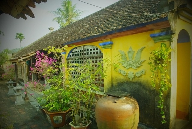 Một góc làng cổ Đông Sơn bên bờ sông Mã. Ảnh: Lê Dương