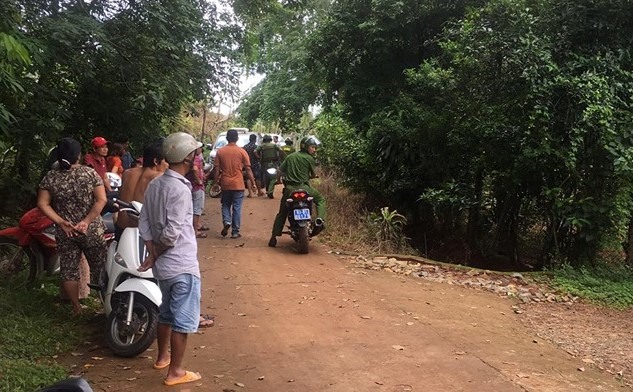 Công an đang ráo riết truy tìm nghi phạm.