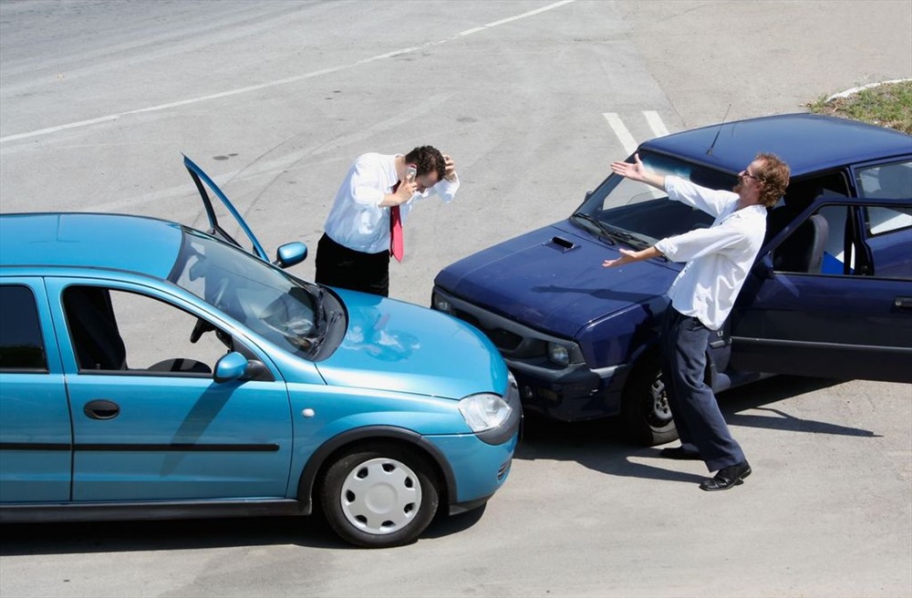 Nếu không may gây ra tai nạn, tốt nhất là giữ thái độ nhã nhặn để giải quyết tình hình. Ảnh: ST