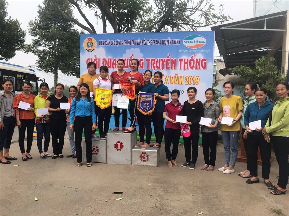 Trao giải cho các đội thi