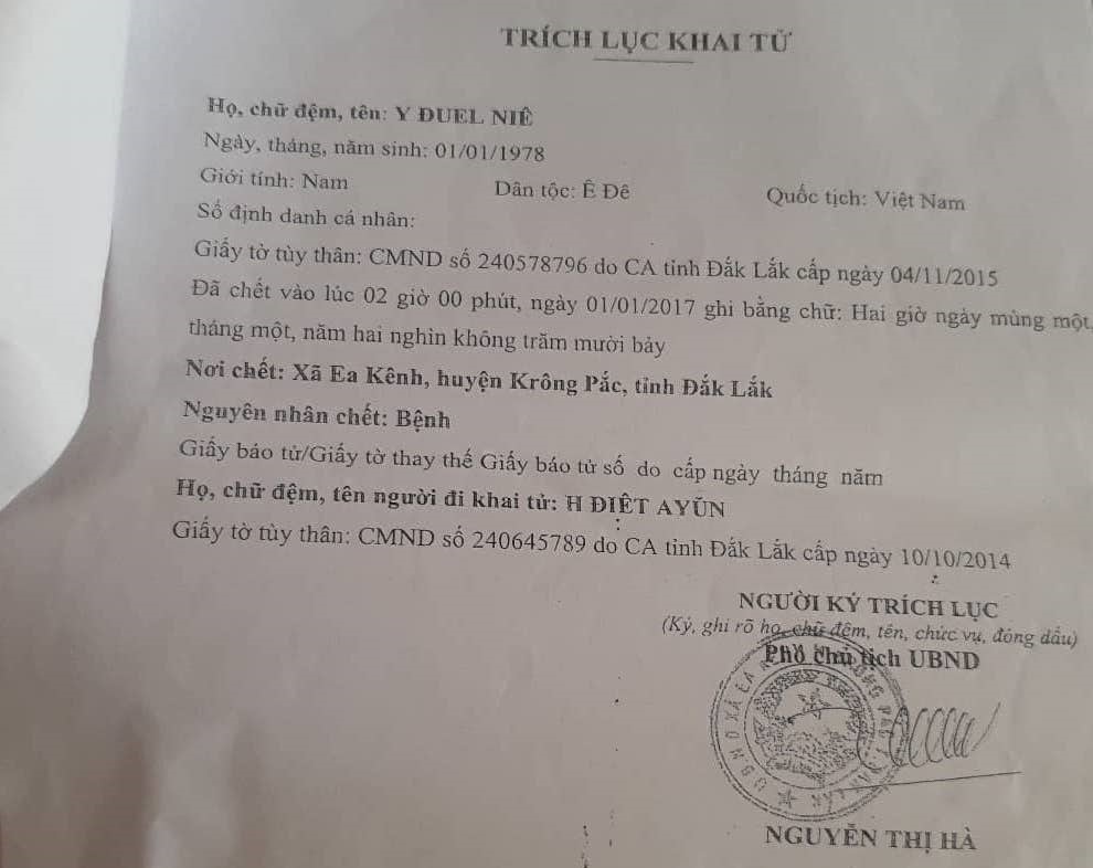 Giấy trích lục chứng tử đối với ông Y Đuel mà xã Ea Kênh ký xác nhận. Ảnh: HL