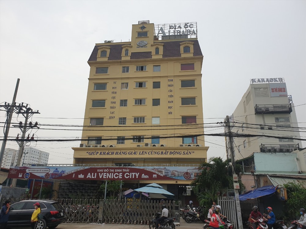 Trụ sở công ti Alibaba trên đường Kha Vạn Cân ngừng hoạt động