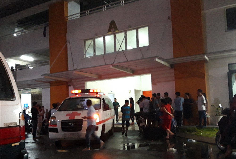 Đến 19h cùng ngày công an vẫn đang khám nghiệm điều tra làm rõ vụ việc.