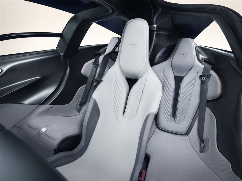 Xe chỉ có 3 chỗ ngồi. Ảnh: Carscoops