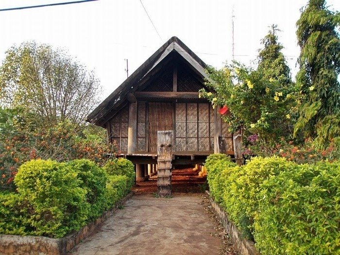 Ngôi nhà dài cổ của già làng Ama H’Rin trong buôn.