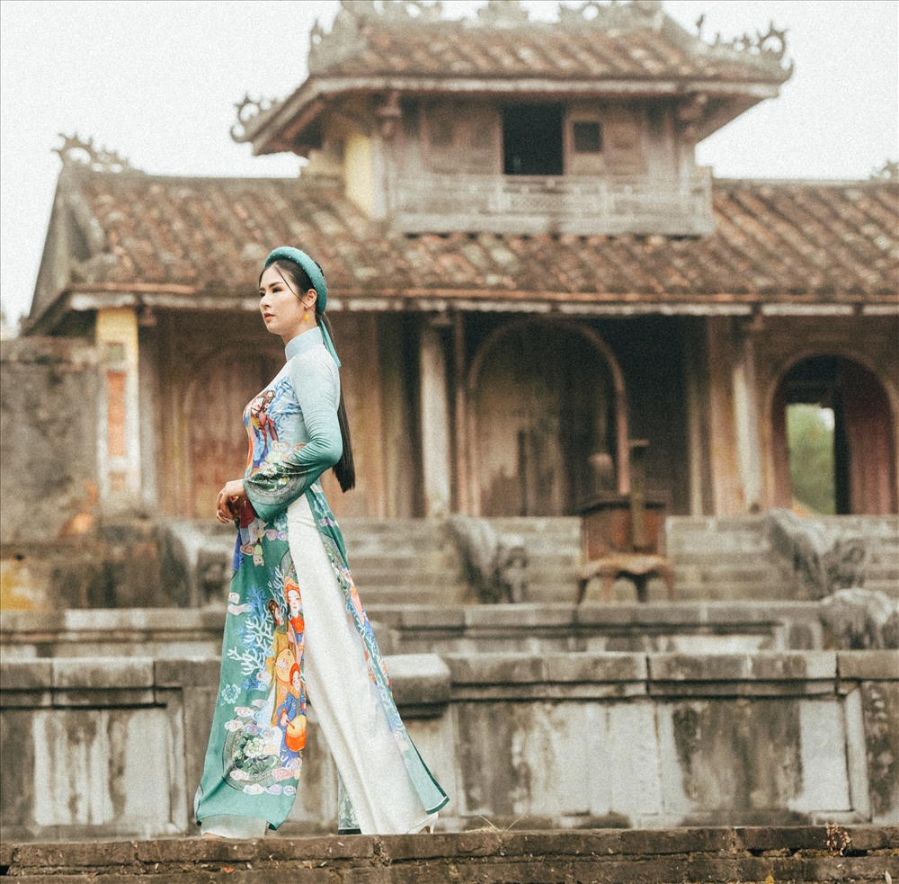 Người đẹp cũng thực hiện bộ ảnh tại cố đô Huế.