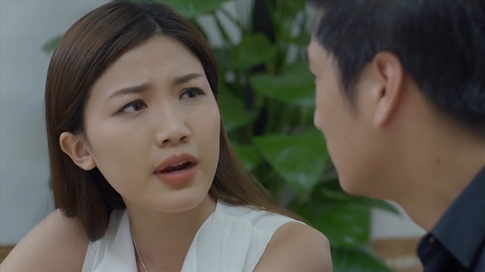 Trong tập 15 “Hoa hồng trên ngực trái“, Trà ghen ngược khi Thái chưa ly dị Khuê.