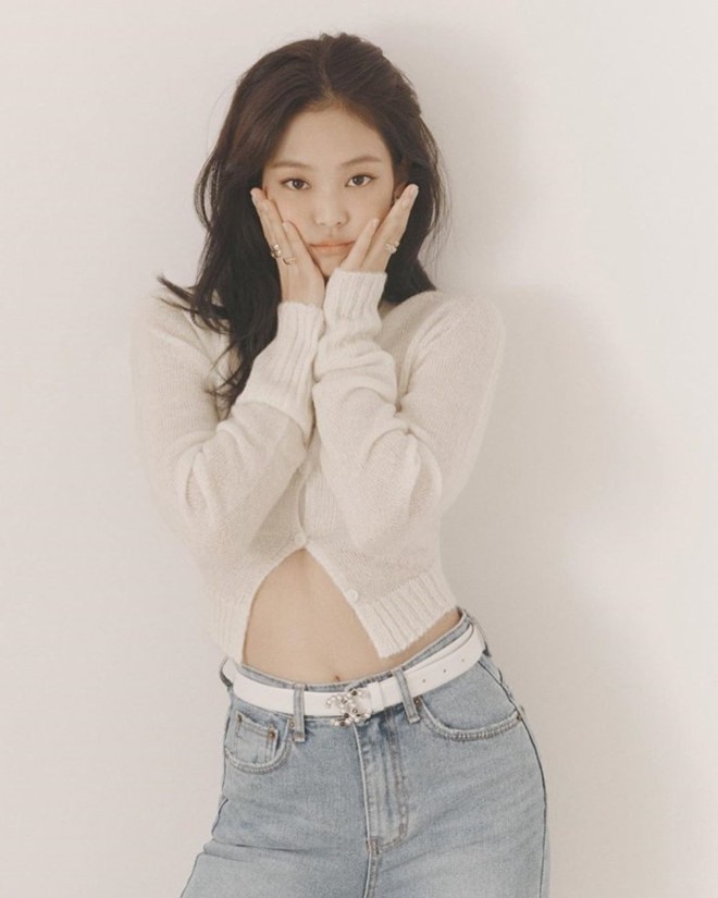 Với khí chất ngút ngàn, Jennie liên tục là khách mời, người mẫu quảng cáo của các thương hiệu thời trang đình đám quốc tế. Cô cũng là gương mặt đắt show quảng cáo nhất nhóm nhạc Black Pink. Ảnh: Elle.