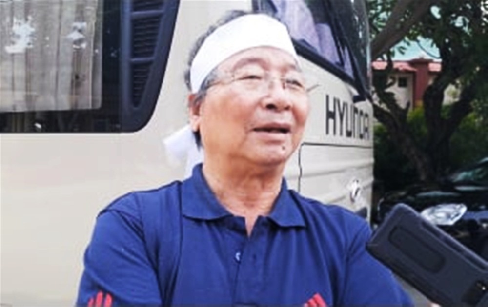 Đối với nhà báo Hoàng Thoại Châu, ông Bảy là người cậu, người ân nhân, đáng kính trọng,...