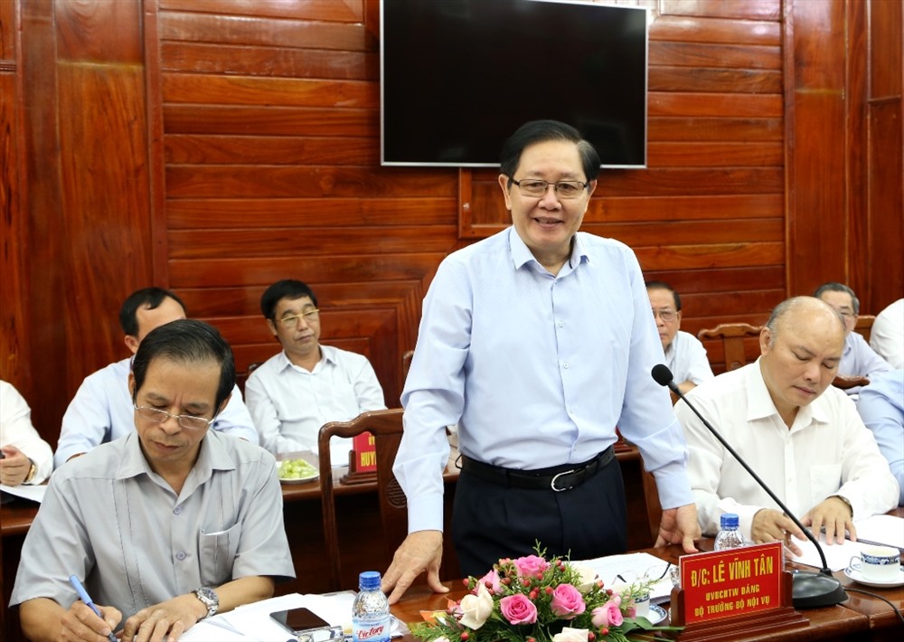 Bộ trưởng Bộ Nội vụ phát biểu tại buổi làm việc. Ảnh: Thanh Tuấn