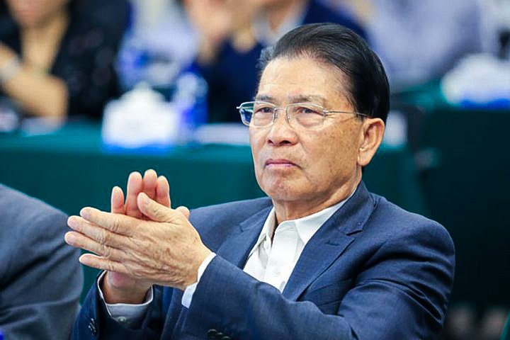 Ông đã từ chức năm 2012, để con trai He Jianfeng kế tục sự nghiệp. Tuy nhiên, với khối tài sản 22,4 tỉ USD trong tay, hiện tại He Xiangjian vẫn nằm trong top 5 người giàu nhất Trung Quốc và top 50 người giàu nhất thế giới. Ảnh: Yicai Global